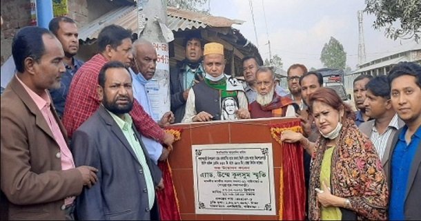 গাইবান্ধা রাস্তা পাকাকরণ কাজের উদ্বোধনে উম্মে কুলসুম স্মৃতি